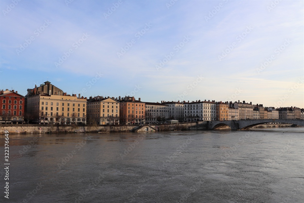 Le quai Saint Antoine au bord de la rivière Saône dans la ville de Lyon - Ville de Lyon - Département du Rhône - France