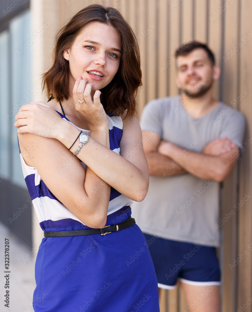 Naklejka premium Portrait of girl posing. Man on the background