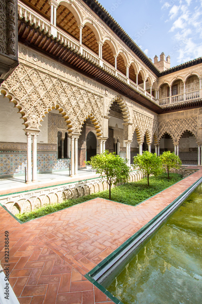 Fototapeta premium Patio de las Doncellas in Royal palace of Seville, Spain