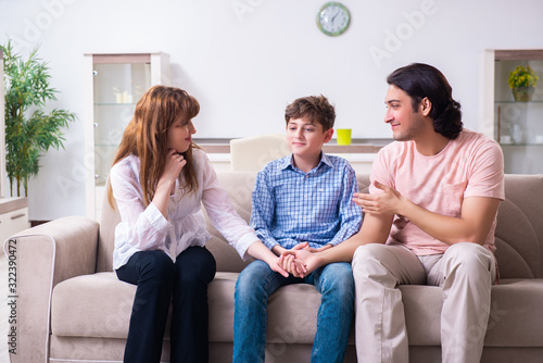 Bilde på lerret Family conflict with husband and wife and child