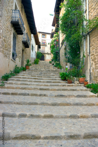Calle con escaleras en Valderrobres.