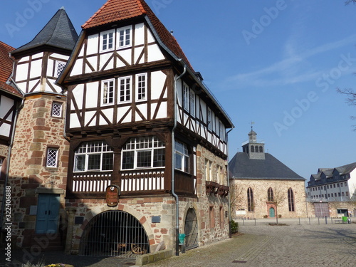 Häuser und Stadtkirche am Paradeplatz in Ziegenhain
