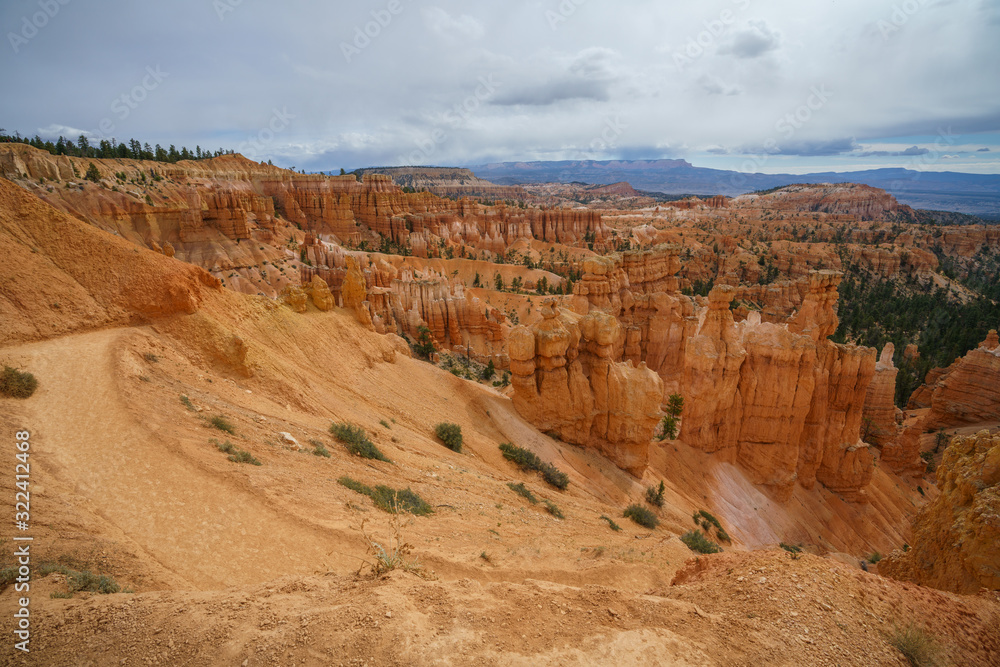 hiking the rim trail in bryce canyon national park in utah in the usa