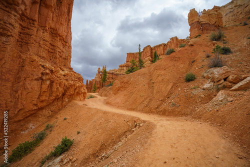 hiking the peek-a-boo loop in bryce canyon in utah in the usa