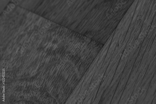 Imagen en blanco y negro de un piso de madera