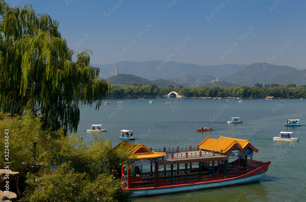 Fototapeta premium South Lake Island Dragon boat ferry with Jade Peak Pagoda and Jade Belt Bridge at Summer Palace Beijing