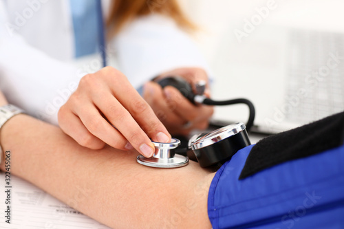 Valokuva Female doctor arms make medic procedure closeup
