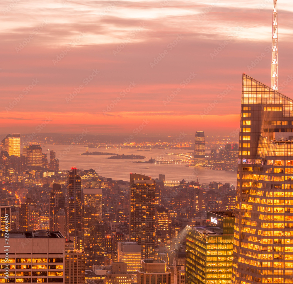 Obraz premium View of New York Manhattan during sunset hours