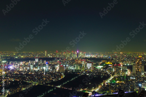ビルの屋上から見る東京の夜景 © y.tanaka