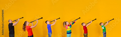 Obraz na plátně The family plays the clarinet