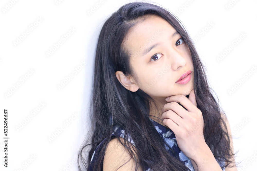 春 夏 ウェーブヘア ロングヘア 黒髪 女性 春 夏 ウェーブヘア ロングヘア 黒髪 女性