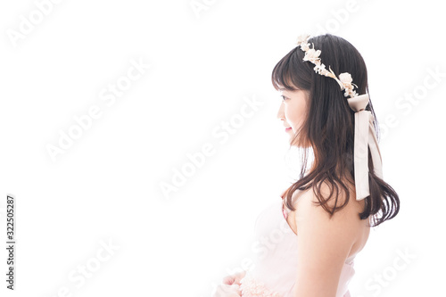 ドレスを着た若い花嫁