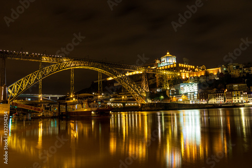 Bridge at night © tour-foto.de