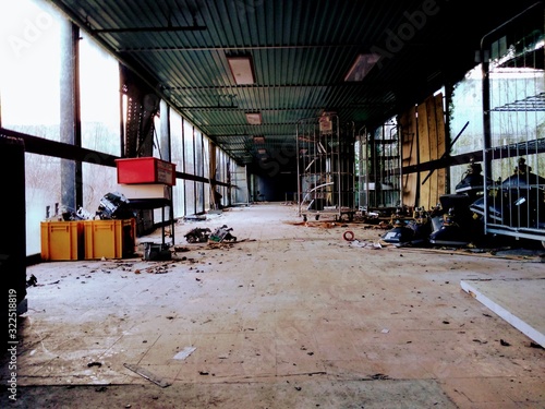 Couloir usine abandonnée