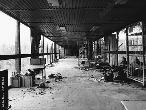 Couloir usine abandonnée (Noir et Blanc)