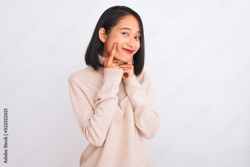 Young chinese woman wearing turtleneck sweater standing over isolated white background Smiling with open mouth, fingers pointing and forcing cheerful smile Young chinese woman wearing turtleneck sweater standing over isolated white background Smiling with open mouth, fingers pointing and forcing cheerful smile