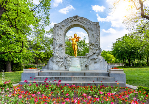 Johann Strauss monument in Stadtpark, Vienna, Austria photo