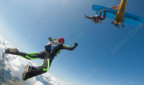 Fotografiet Skydivers jump out of the plane