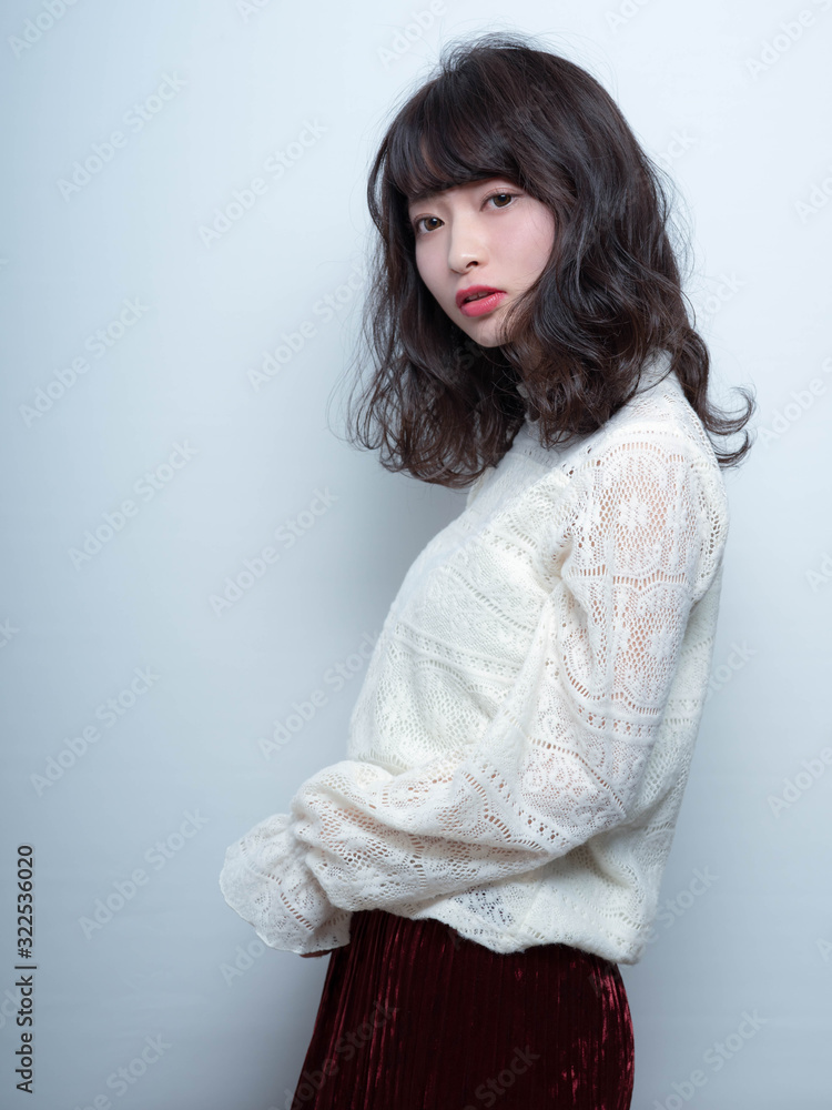 春夏 ウェーブヘア ロングヘア 女性 Stock Photo Adobe Stock