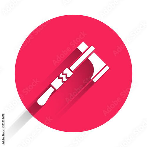 White Native american tomahawk axe icon isolated with long shadow. Red circle button. Vector Illustration