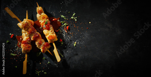 Stampa su tela Healthy chicken breast kebabs with chili sauce