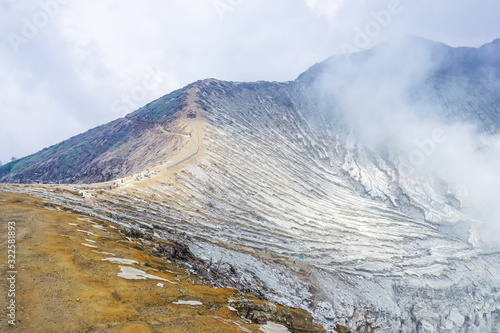 Fototapeta Naklejka Na Ścianę i Meble -  Beautiful landscapes to Ijen volcano