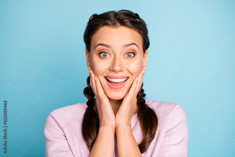 Close-up portrait of her she nice attractive lovable winsome cheerful cheery glad amazed girl emotion expression isolated on bright vivid shine vibrant blue green teal turquoise color background Close-up portrait of her she nice attractive lovable winsome cheerful cheery glad amazed girl emotion expression isolated on bright vivid shine vibrant blue green teal turquoise color background