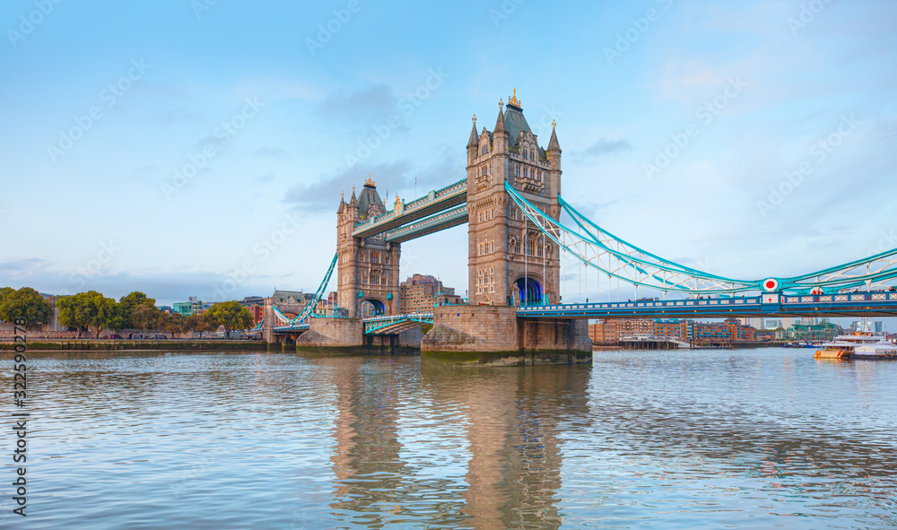 Obraz premium Panorama of the Tower Bridge and Tower of London on Thames river at twilight blue hour - London, United Kingdom