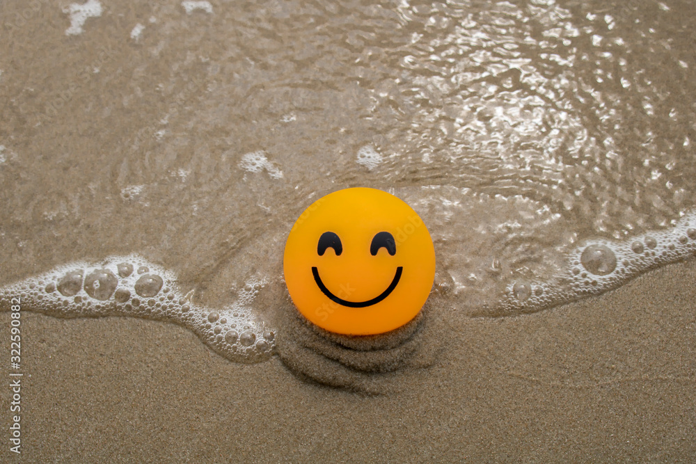 Naklejka premium A cute smiling sticker at the beach 