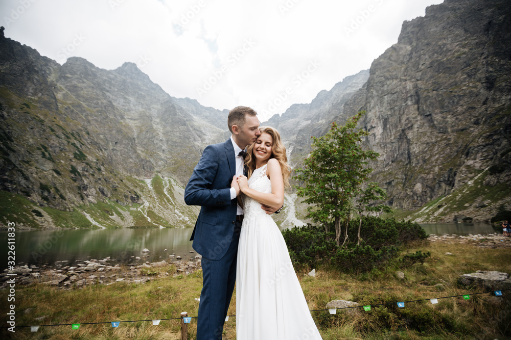 Naklejka premium wedding day. brides kiss in love