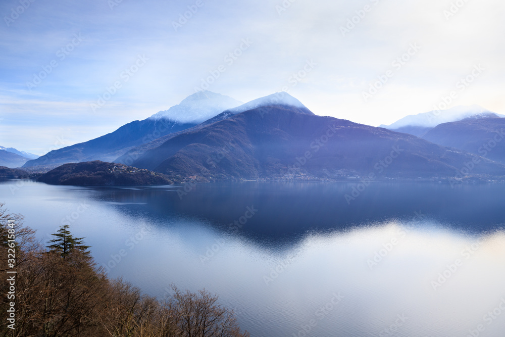 paesaggio del lago di Como da Musso