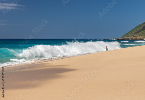 Fototapeta Naklejka Na Ścianę i Meble -  Large waves crash on the shoreline of Keawaula beach on the extreme west coast of Oahu in Hawaii