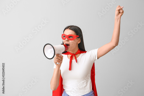Screaming woman in superher...