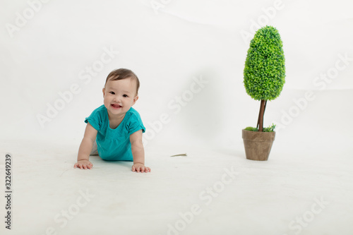 Enfant fille métisse franco chinoise 8 mois