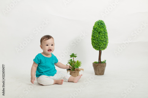 Enfant fille métisse franco chinoise 8 mois