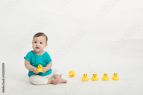 Enfant fille métisse franco chinoise 8 mois