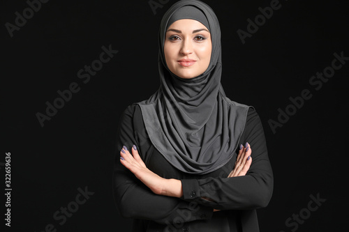 Beautiful Arab woman on dar...