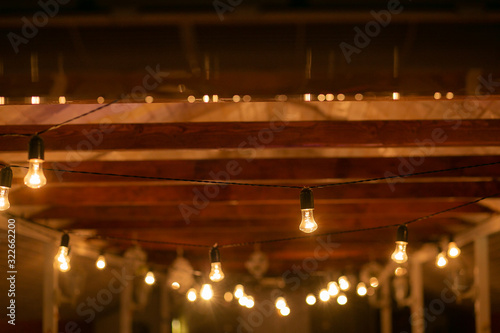 Photo Decorative antique edison style light bulbs against wood background