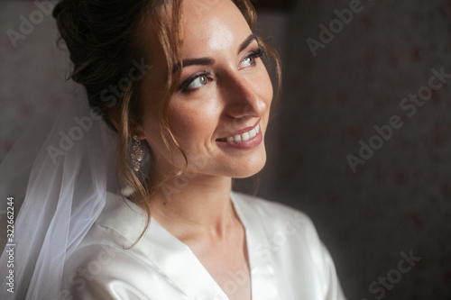 beautiful portrait photos of a smiling bride