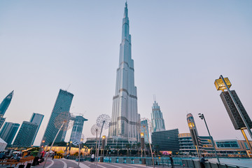 Crédence de cuisine Burj Khalifa Promenade illuminée du centre de Dubaï  © Loginova