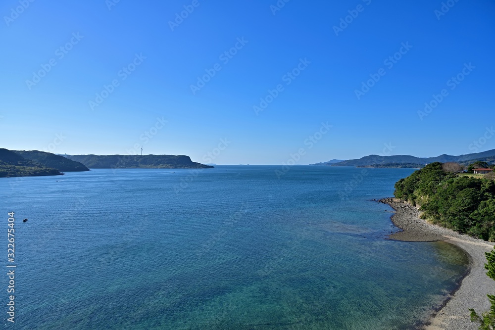 Fototapeta premium 平戸大橋から見た紺碧の海の情景@長崎