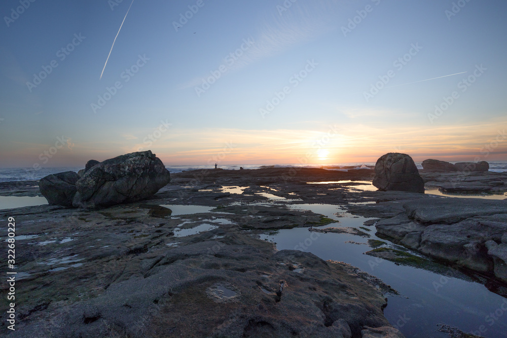 piedras mar pescador