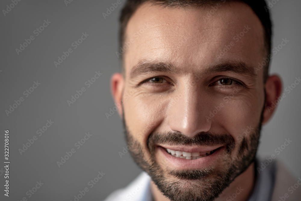 Obraz premium Close up picture of a smiling man