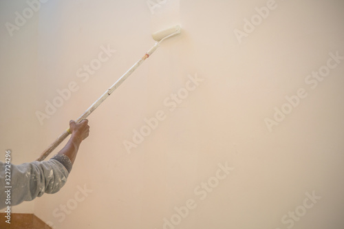 Photos Worker paints