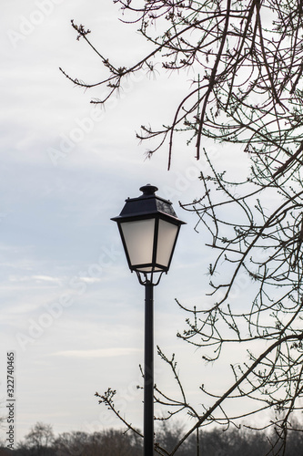 Lampadaire fond ciel bleu