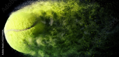 抽象的なテニスボールのクローズアップ