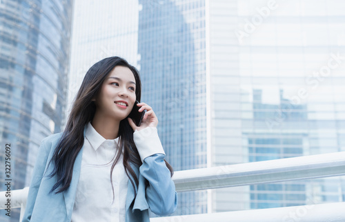 Bilde på lerret business woman talking on the phone