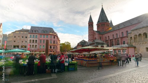 Static Timelapse of full Market in the Center of the City 