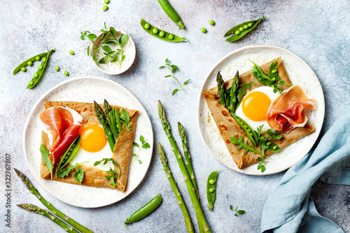 Quadro em tela Buckwheat crepes, galette bretonne with asparagus, egg, green pea, jambon or prosciutto