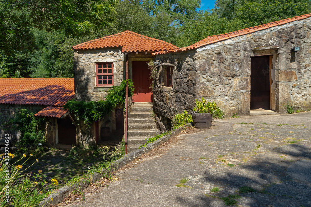 Este local tem uma exposição sobre “Moinhos e Alfaias” e está na parte central do parque biológico de Gaia, Portugal. Este local tem uma exposição sobre “Moinhos e Alfaias” e está na parte central do parque biológico de Gaia, Portugal.
